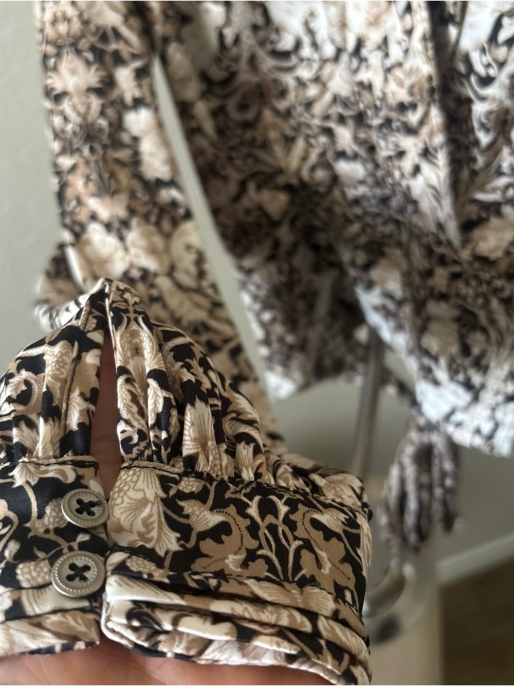 Anthropologie Rabbit Print Wrap Blouse Tie V Neck Stretch Waist LS Women’s L - Picture 5 of 8